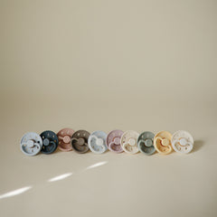 FRIGG Moon Natural Rubber Pacifier 2-Pack